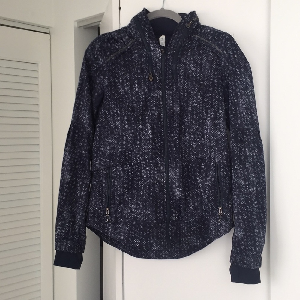 Lululemon size 6 rain jacket